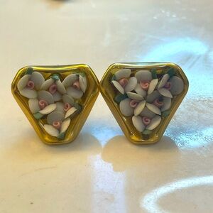 Unique Vintage 70s Gold Tone & Ceramic Pink Floral Accent Clip Back Earrings